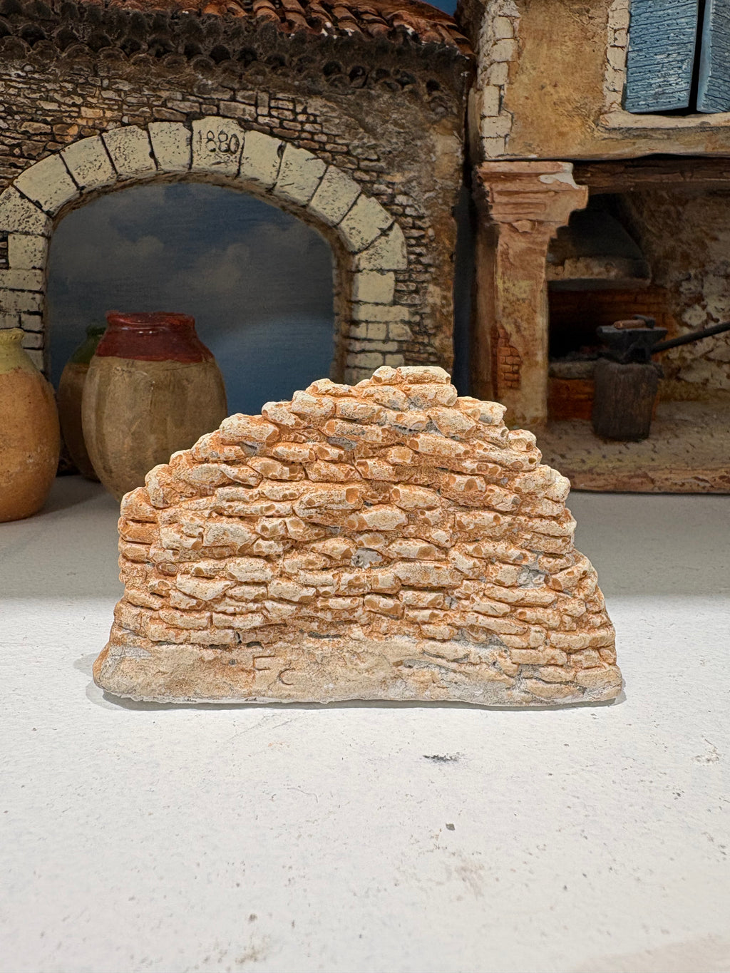 Petite fontaine avec mur