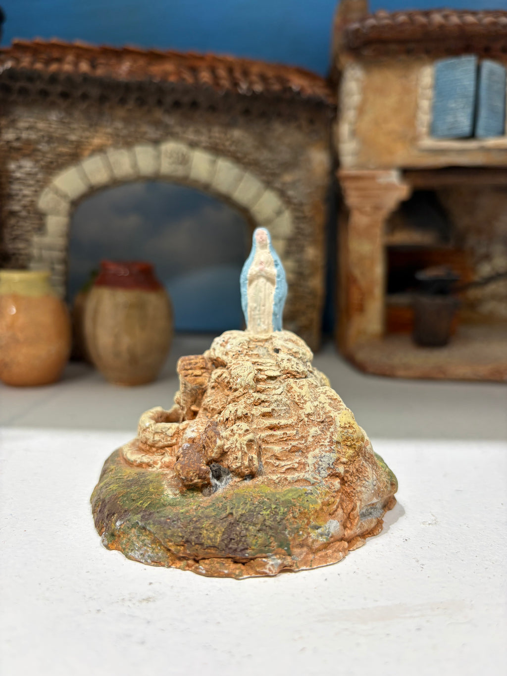 Vierge sur rocher