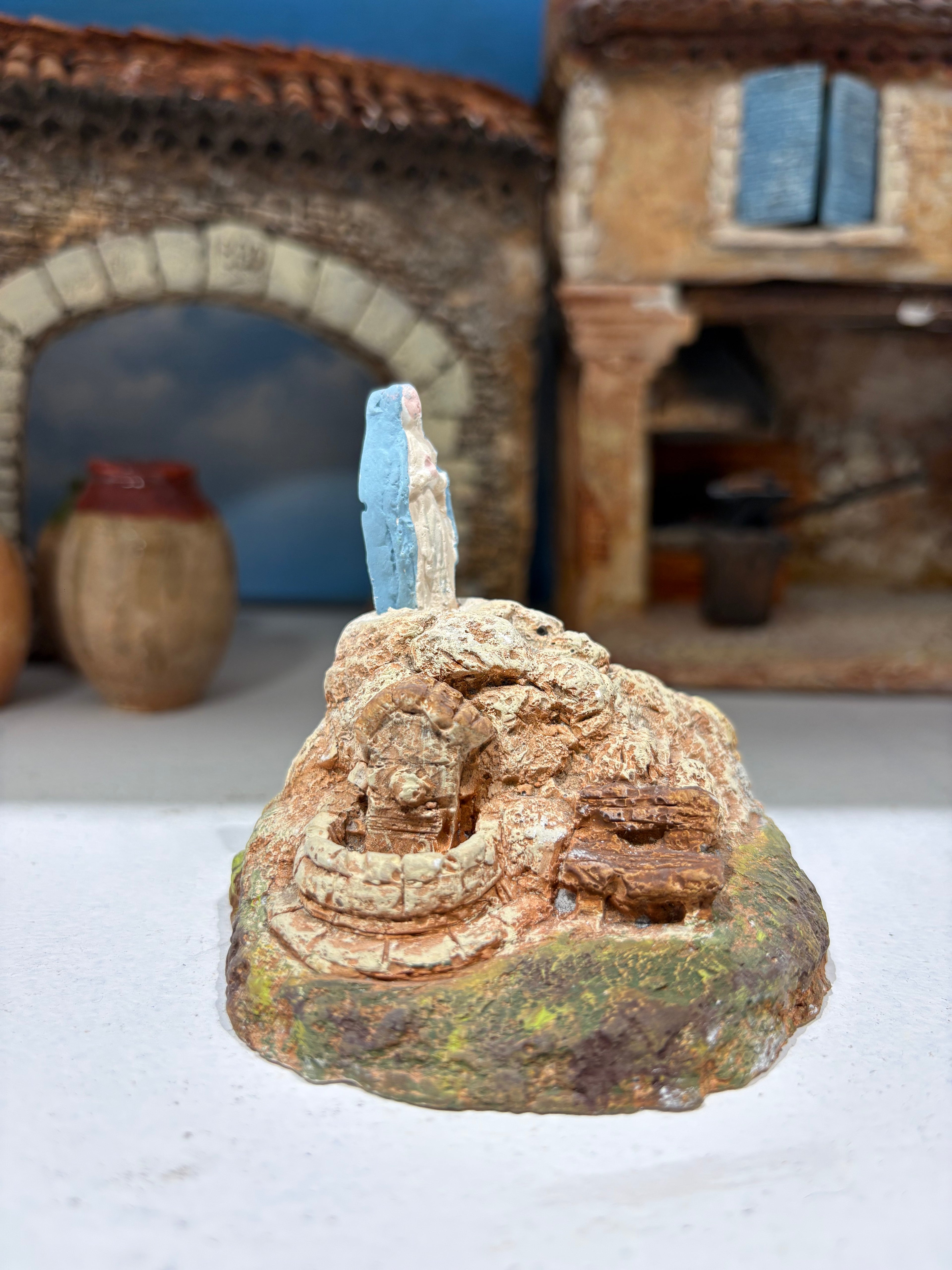 Vierge sur rocher