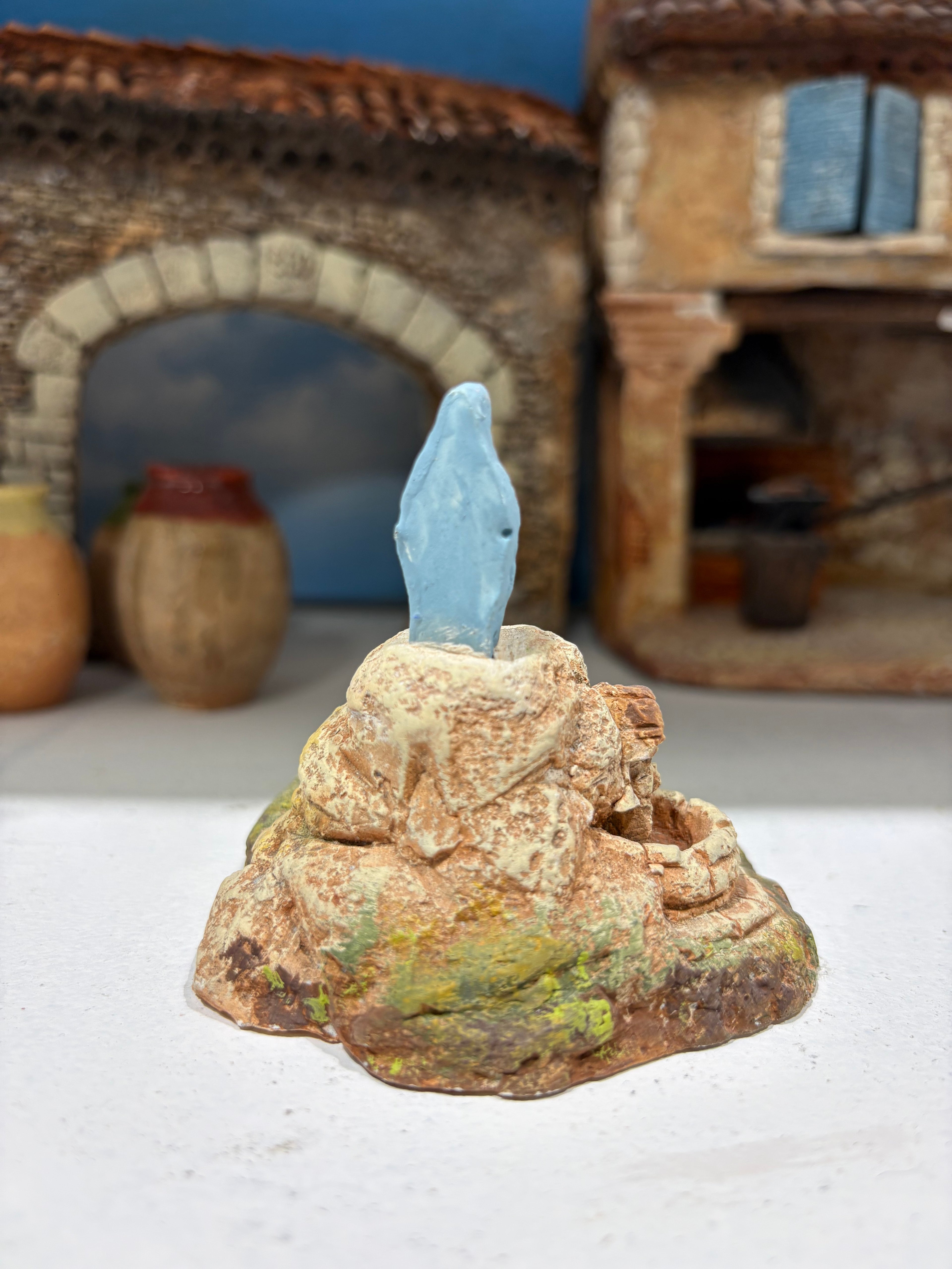 Vierge sur rocher