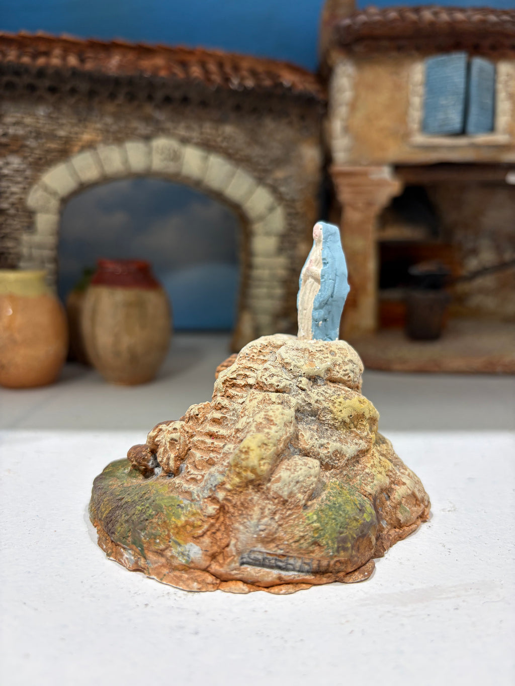 Vierge sur rocher