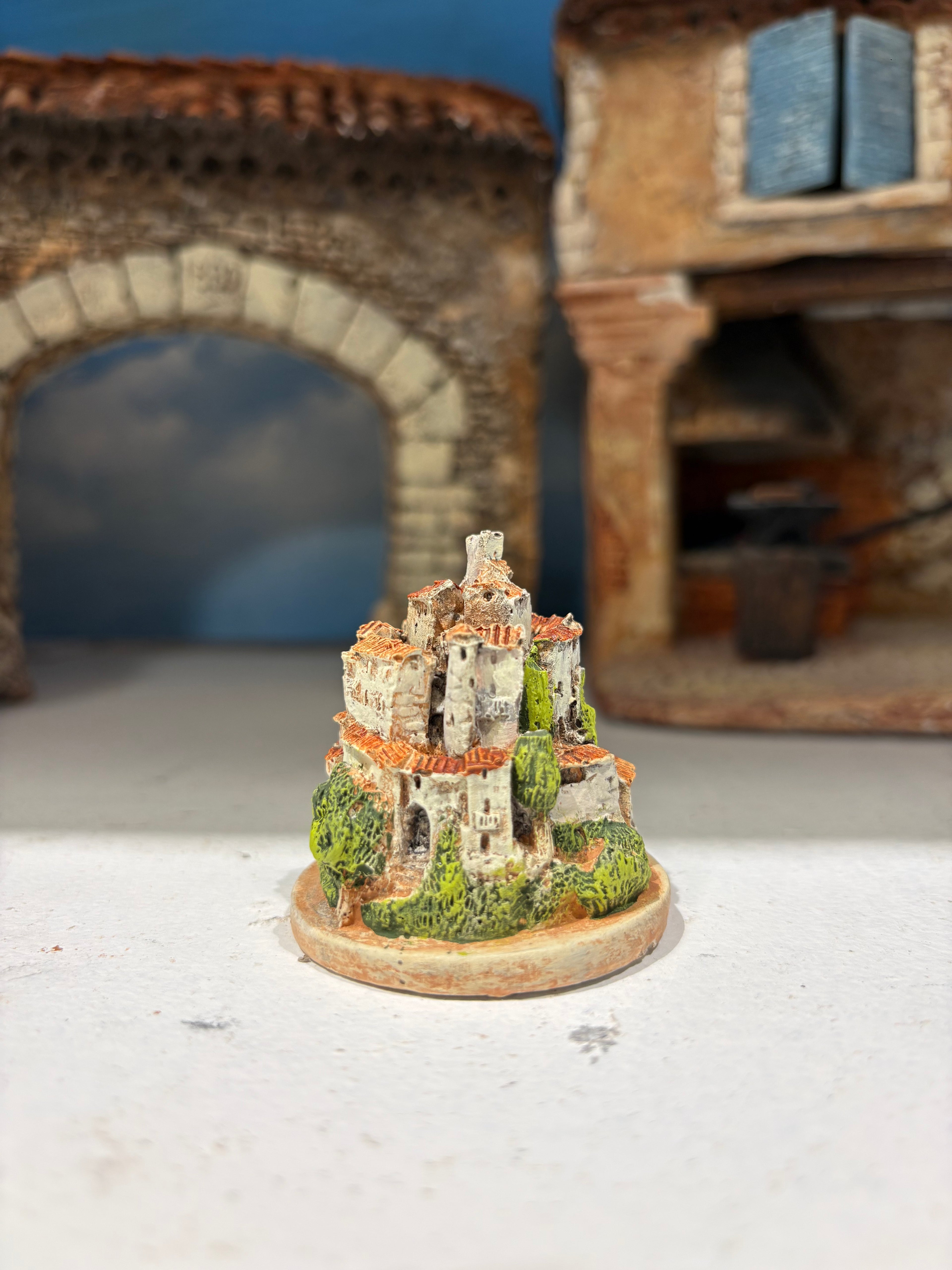 Petit village sur rocher