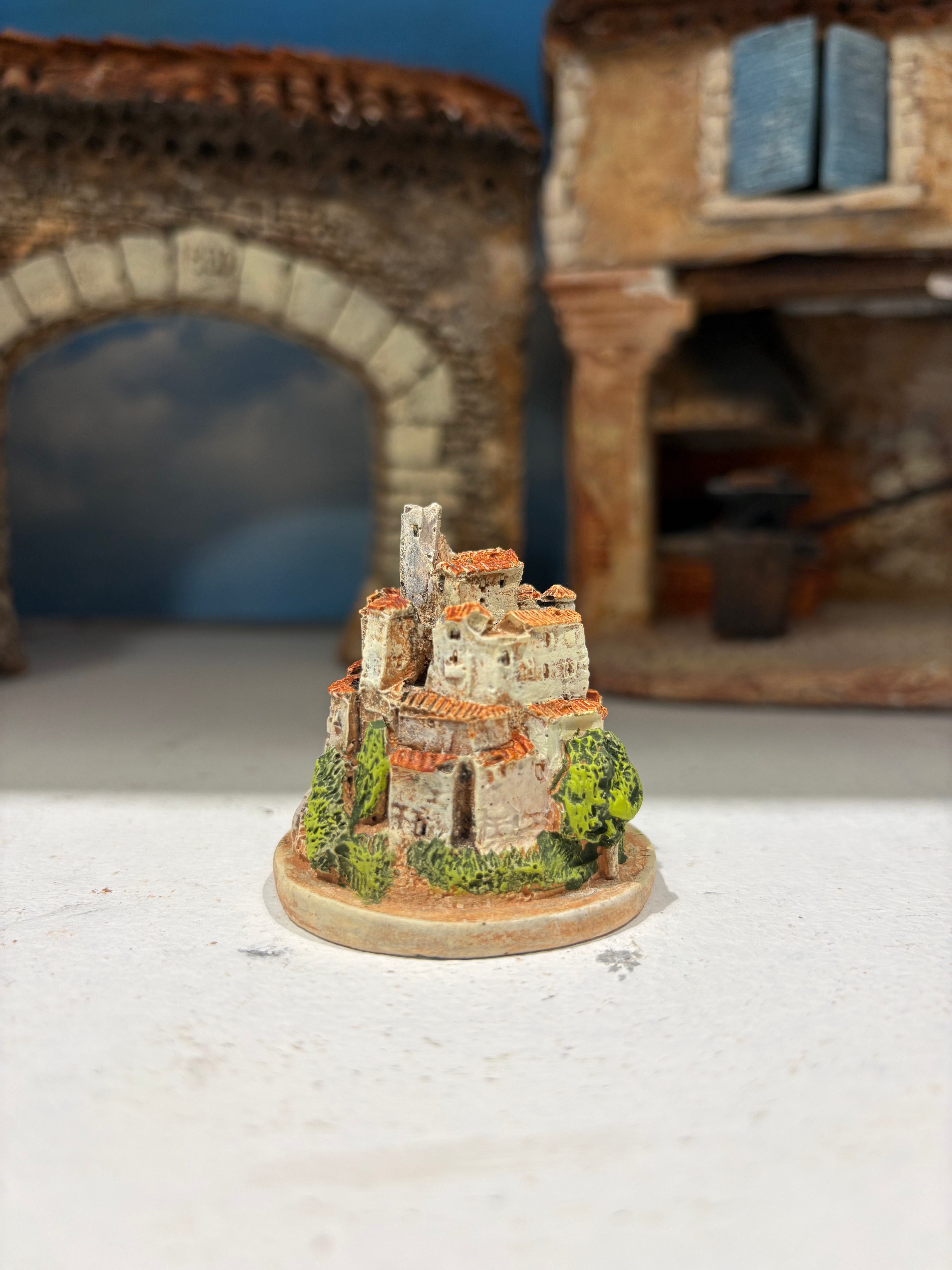 Petit village sur rocher