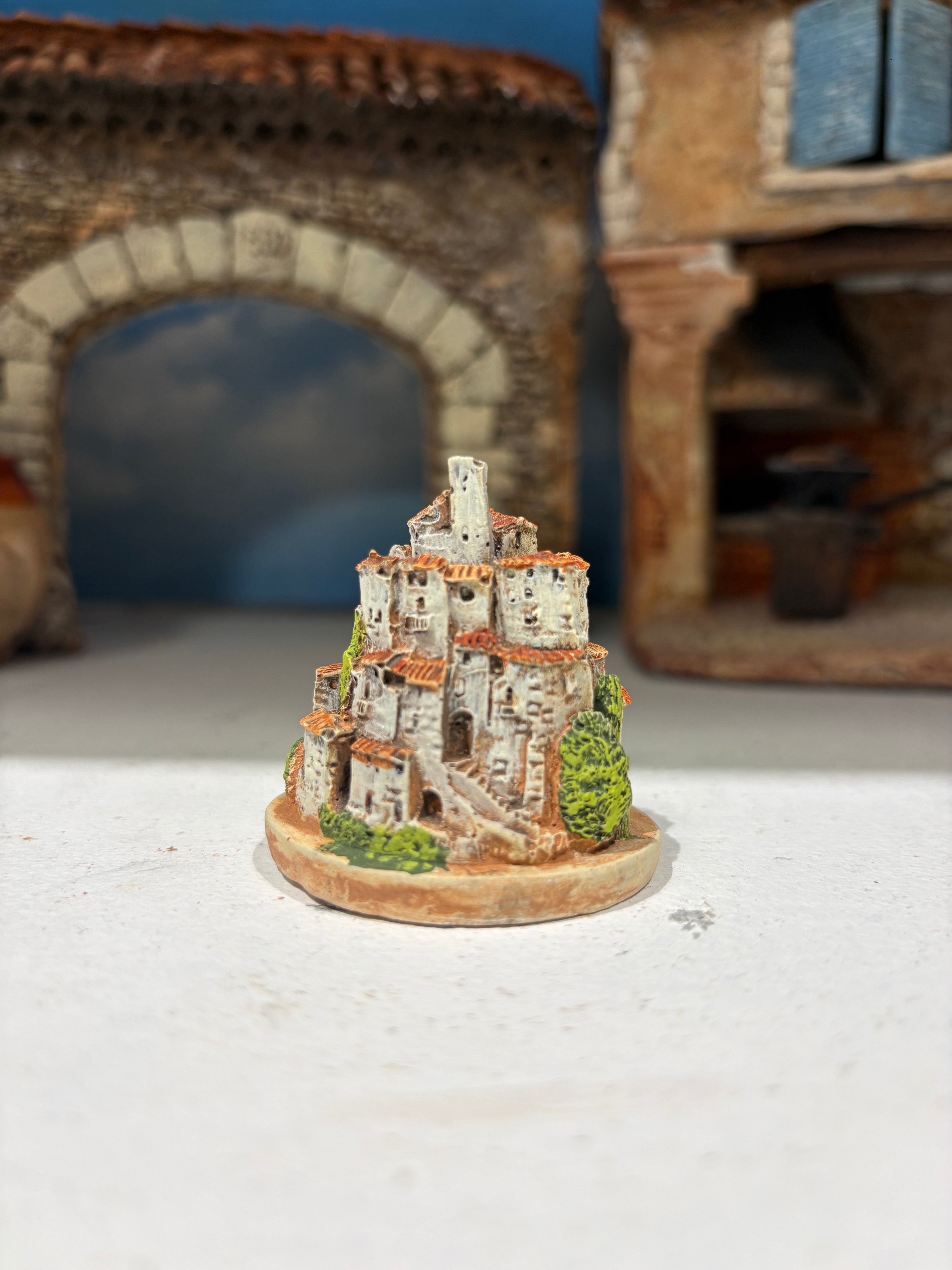 Petit village sur rocher