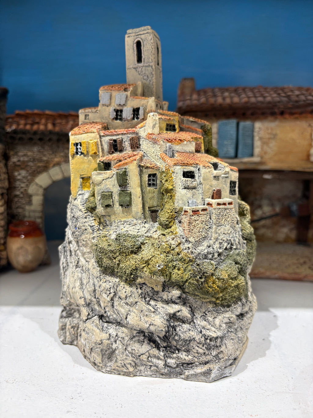 Grand village sur rocher