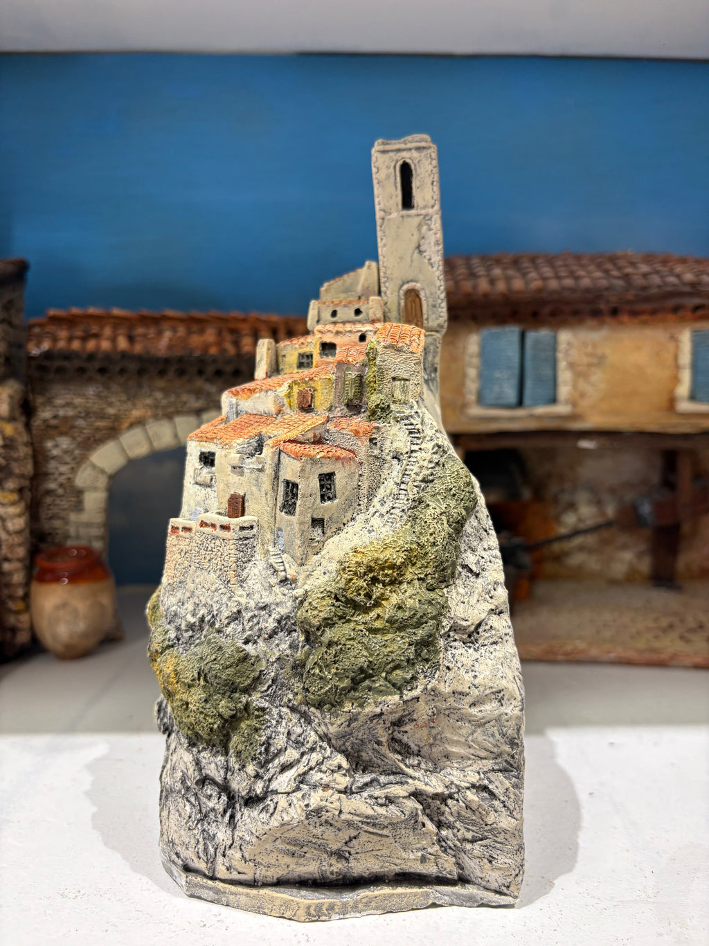 Grand village sur rocher