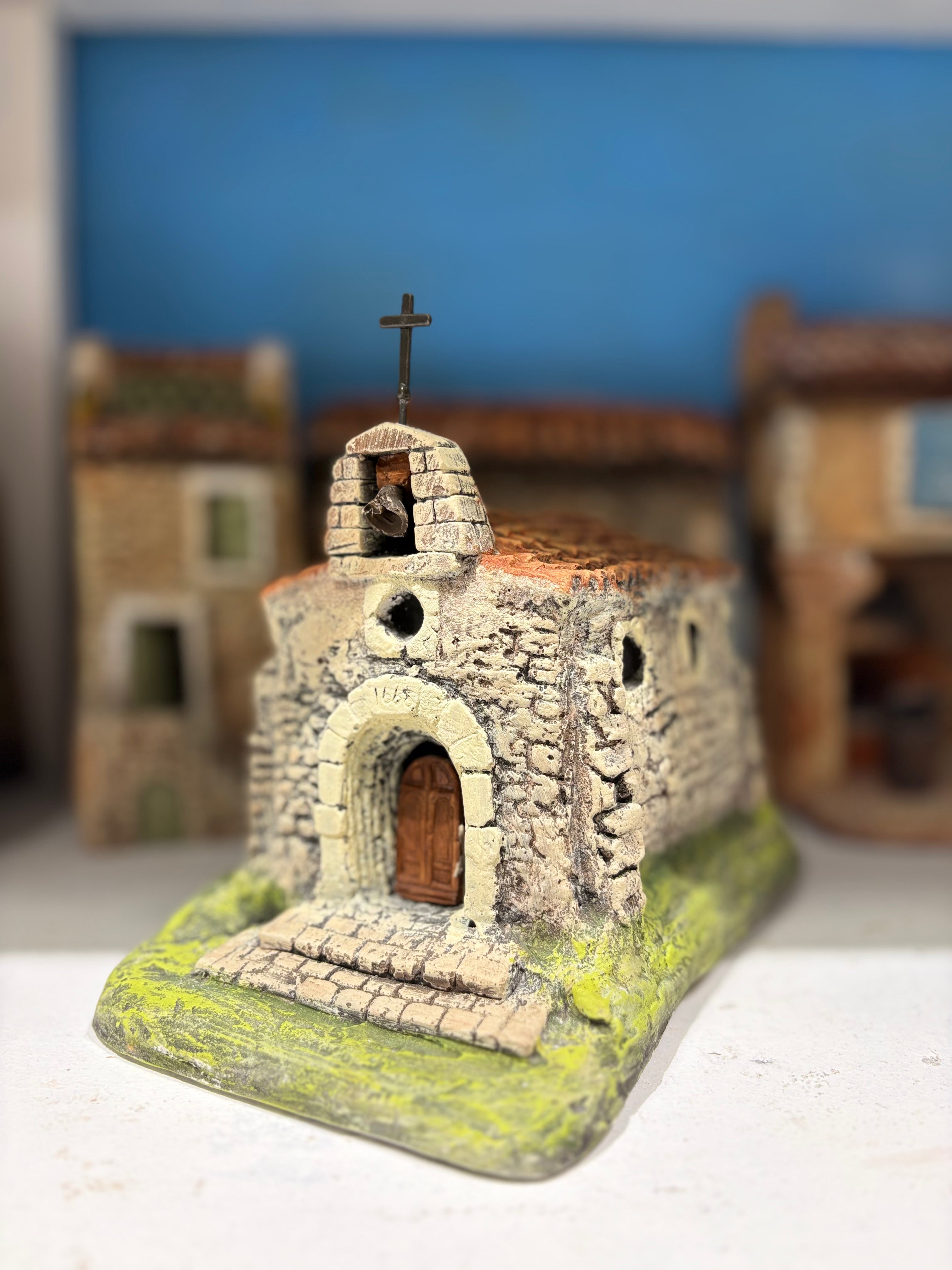 Petite chapelle avec socle