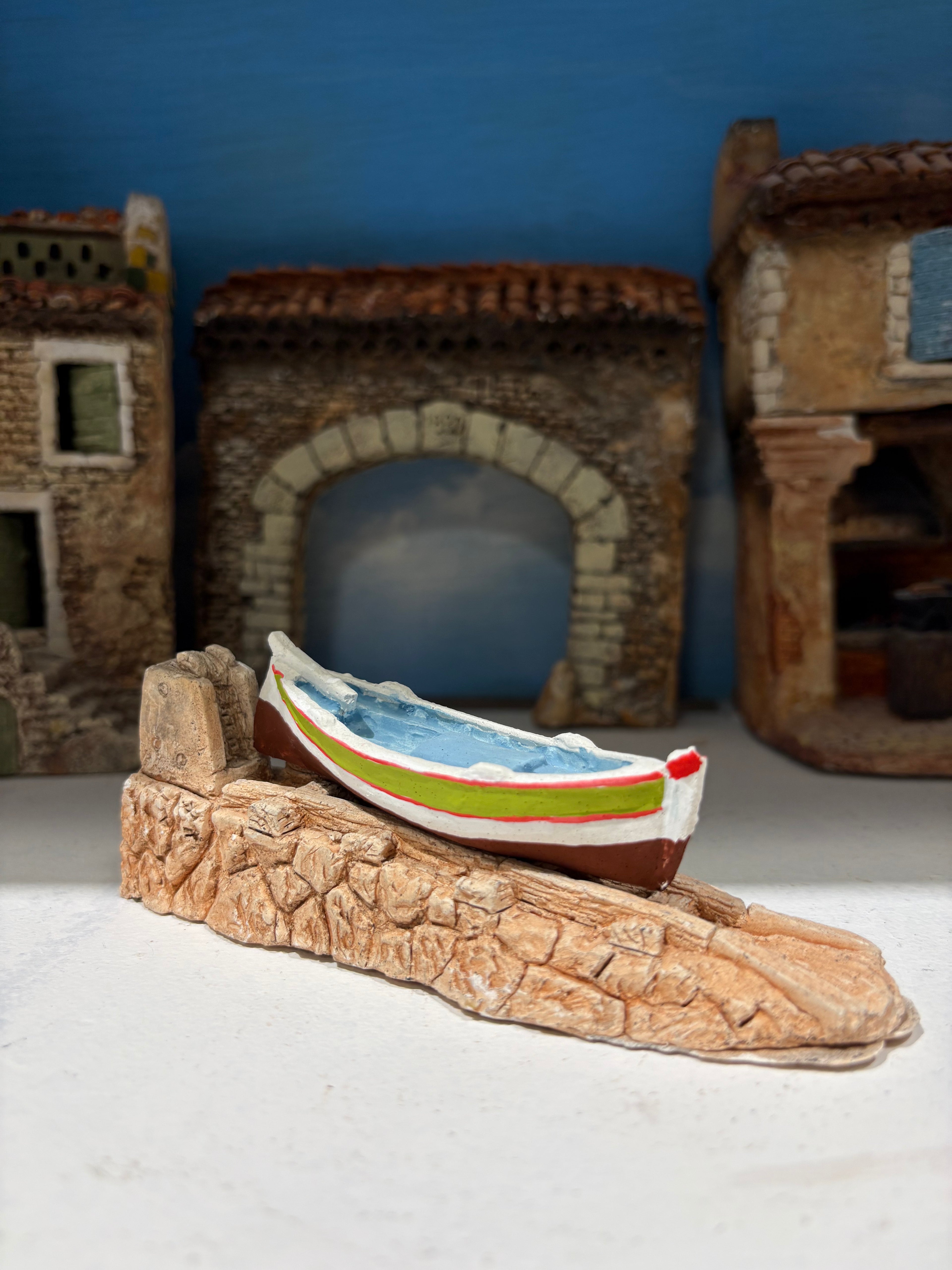 Petit bateau pointu avec cale