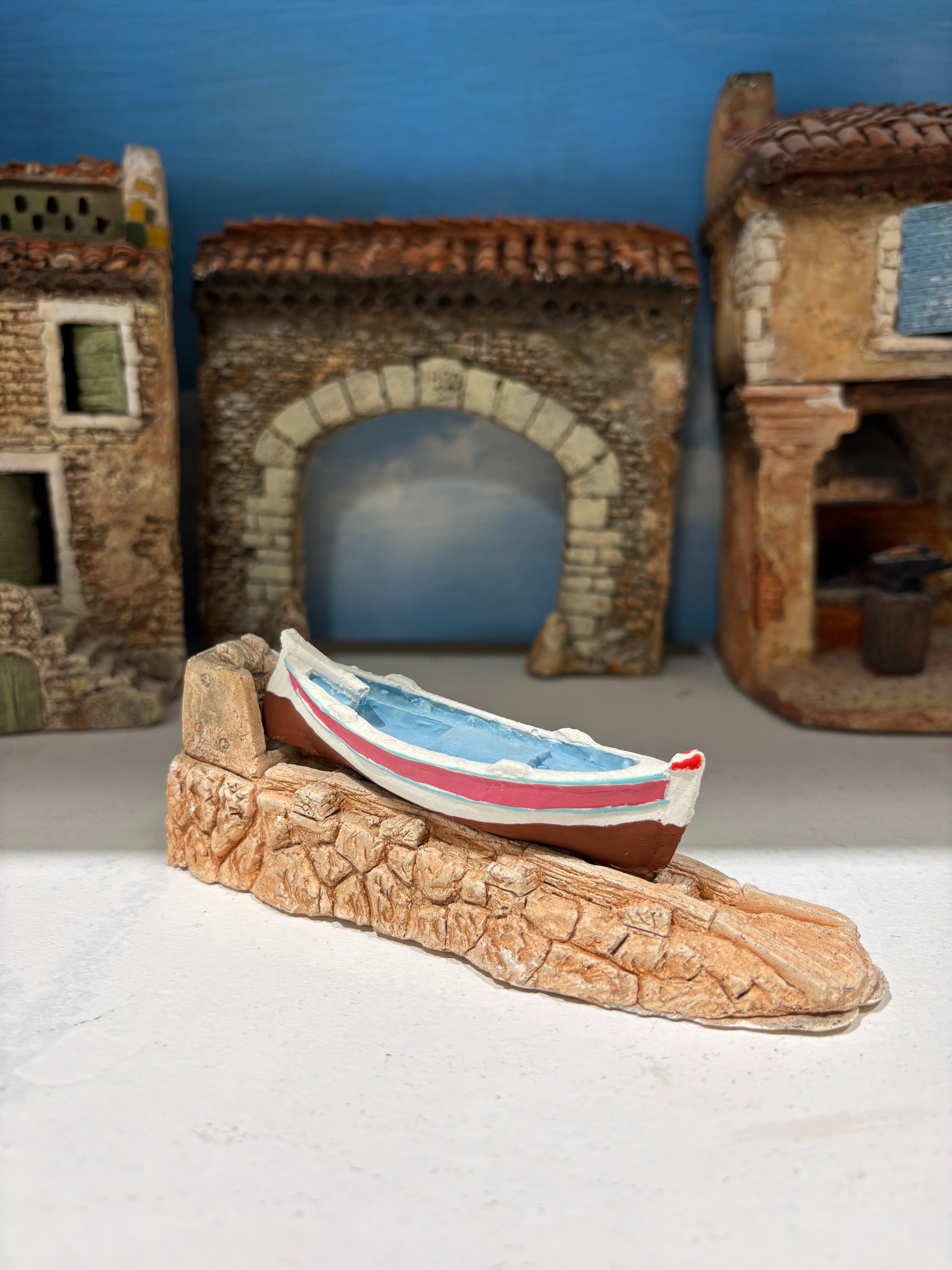 Petit bateau pointu avec cale